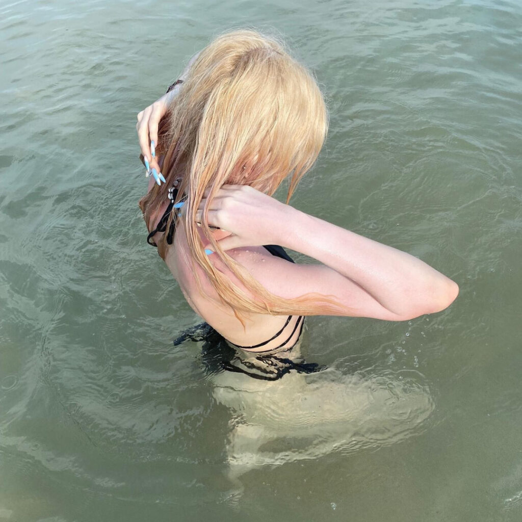 Twitch – Shurochkaya / ROZAFINA – Nude