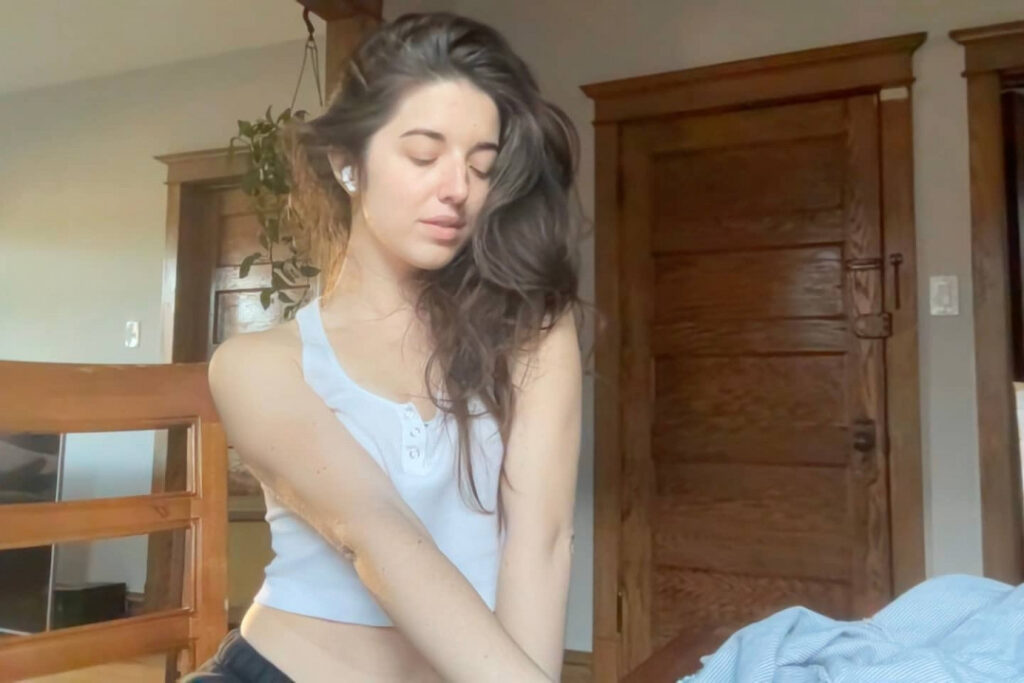 ASMR – Twitch – Slight Sounds ASMR – Nude