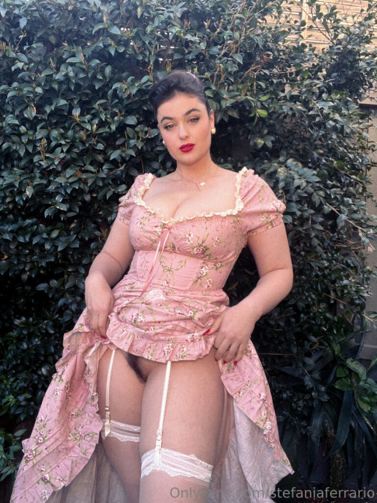 Instagram – T H I C C – Stefania Ferrario – Nude