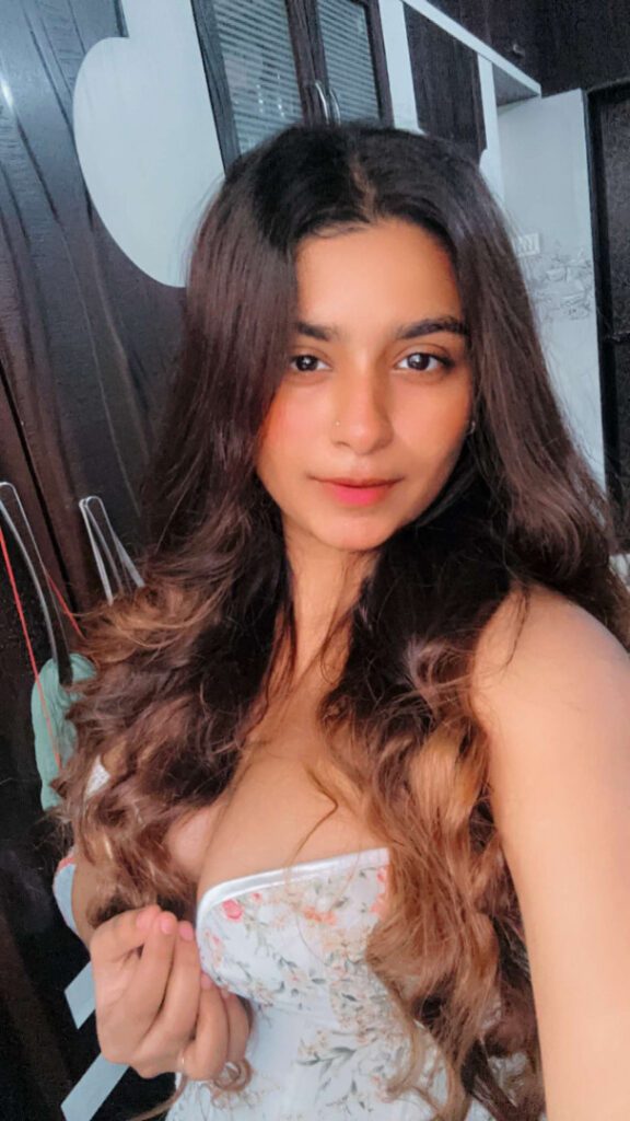 Instagram – SUHANA KHAN – Nude