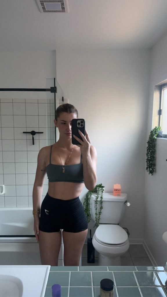 OnlyFans – TikTok – Sydney May / SydneyvMay / Sydney Vézina – Nude