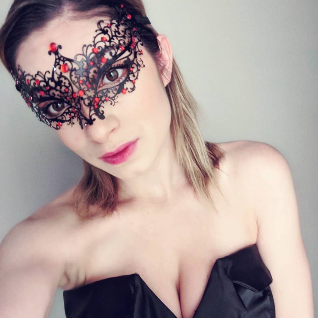 Celeb – Sydney Meyer – Nude