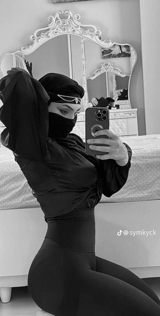 TikTok – symkyck – Nude