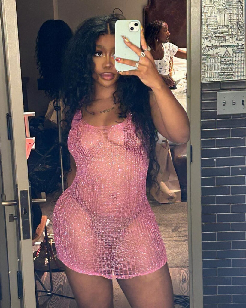 Celeb – Ebony – SZA | Solana Rowe – Nude