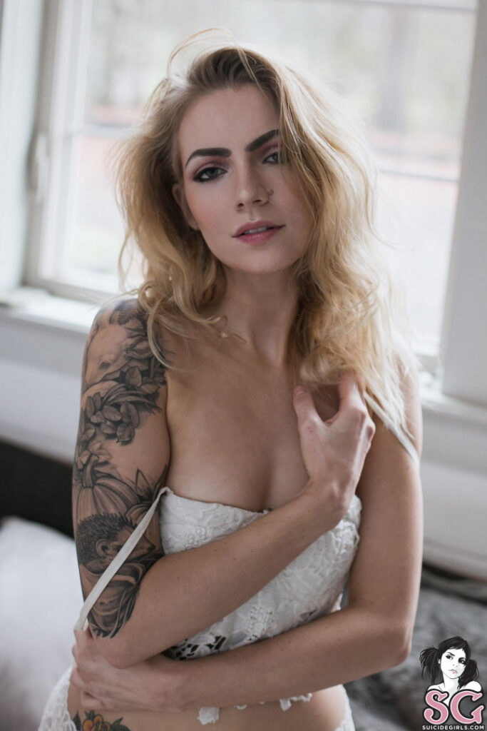 Suicide Girls – teeth – Nude