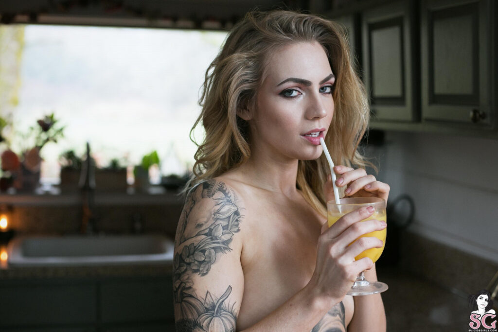 Suicide Girls – teeth – Nude