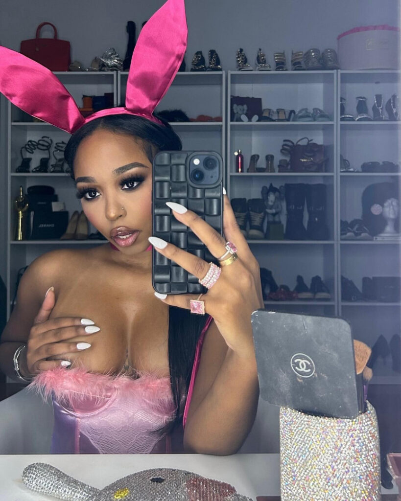 Instagram – Tumblr – Ebony – Trapezoidmouth – Nude