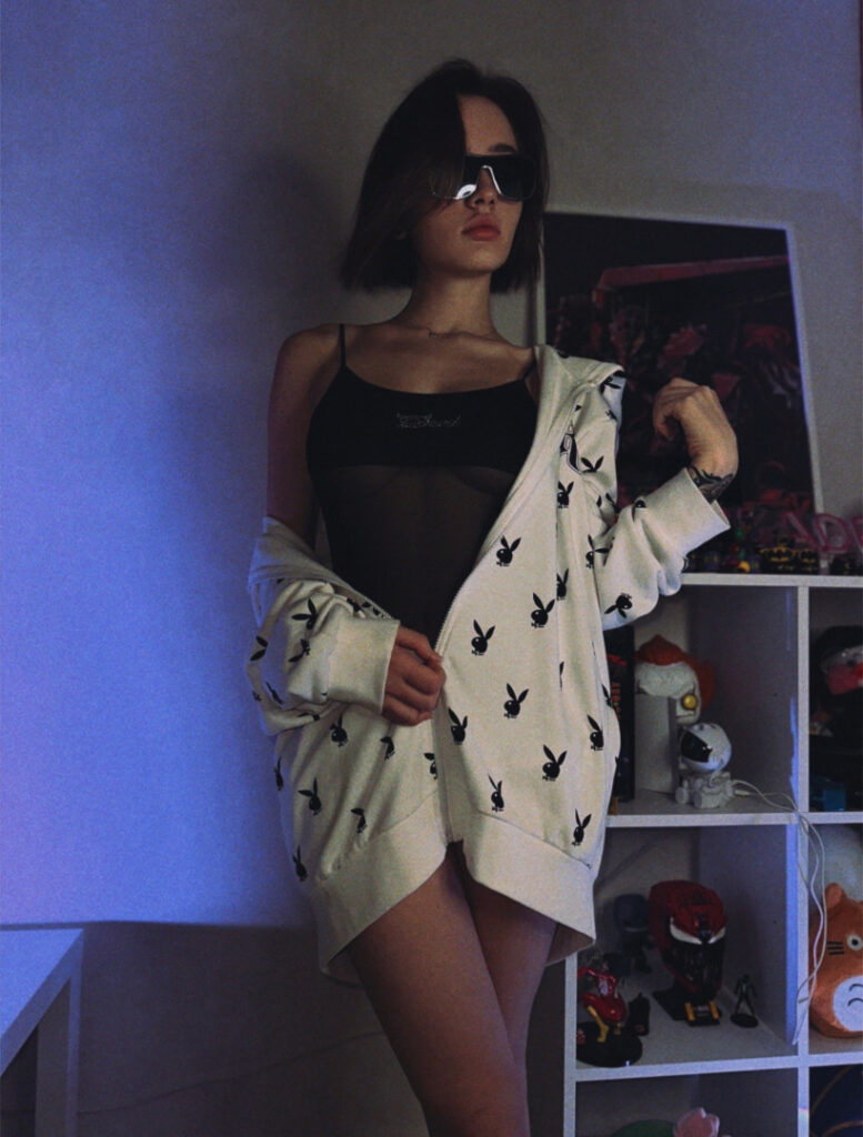 Twitch – Boosty – vikiblade – Nude