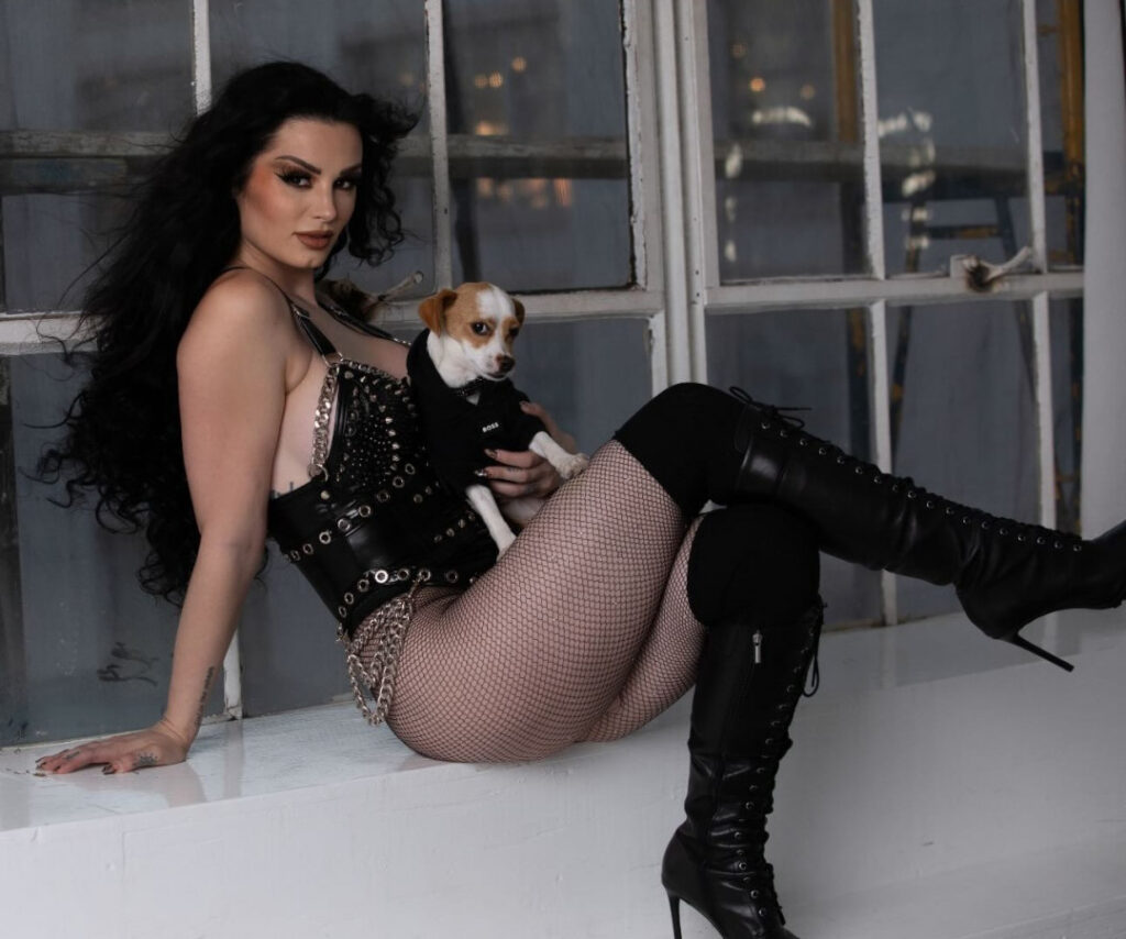 Celeb – WWE’s Paige / Saraya Bevis – Nude