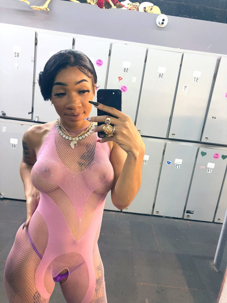 OnlyFans – Ebony – YellaBadXXX I YellaMae | YellaMaeXXX | Amaezing Mae – Nude