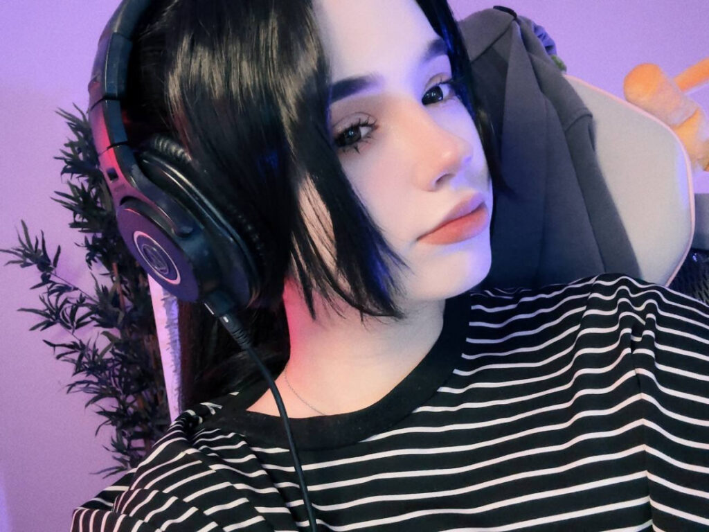 Twitch – Petite – yuuechka – Nude