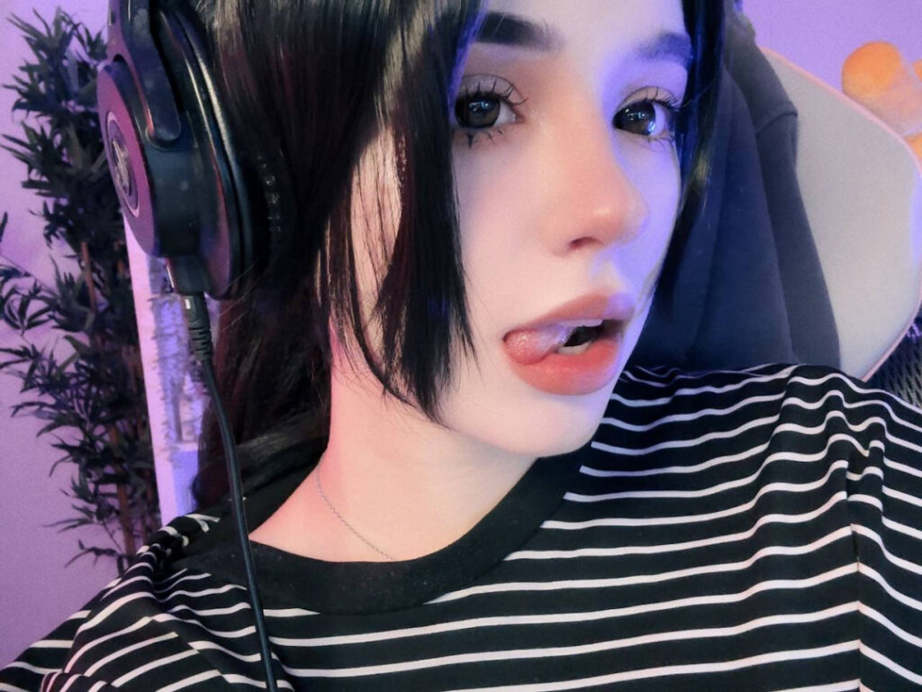 Twitch – Petite – yuuechka – Nude