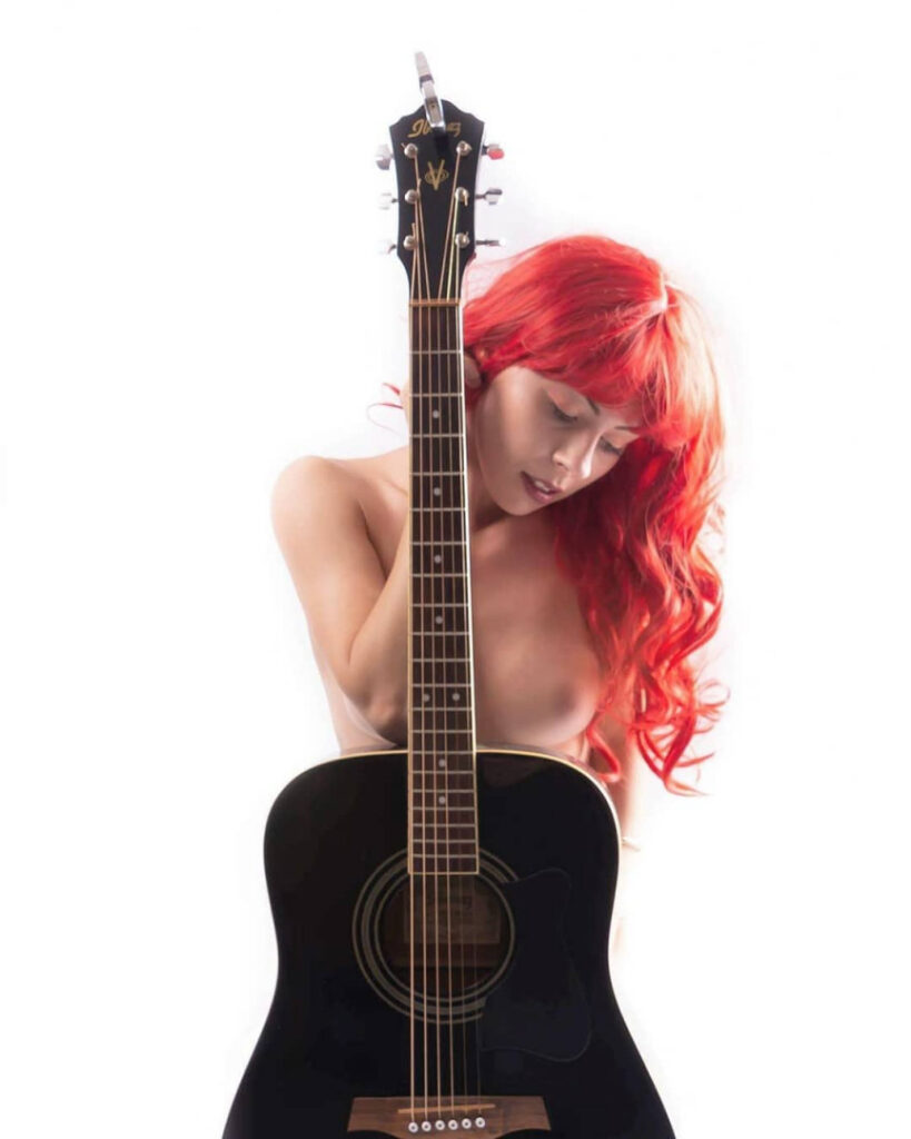 Instagram – Zoe Phillips – Nude