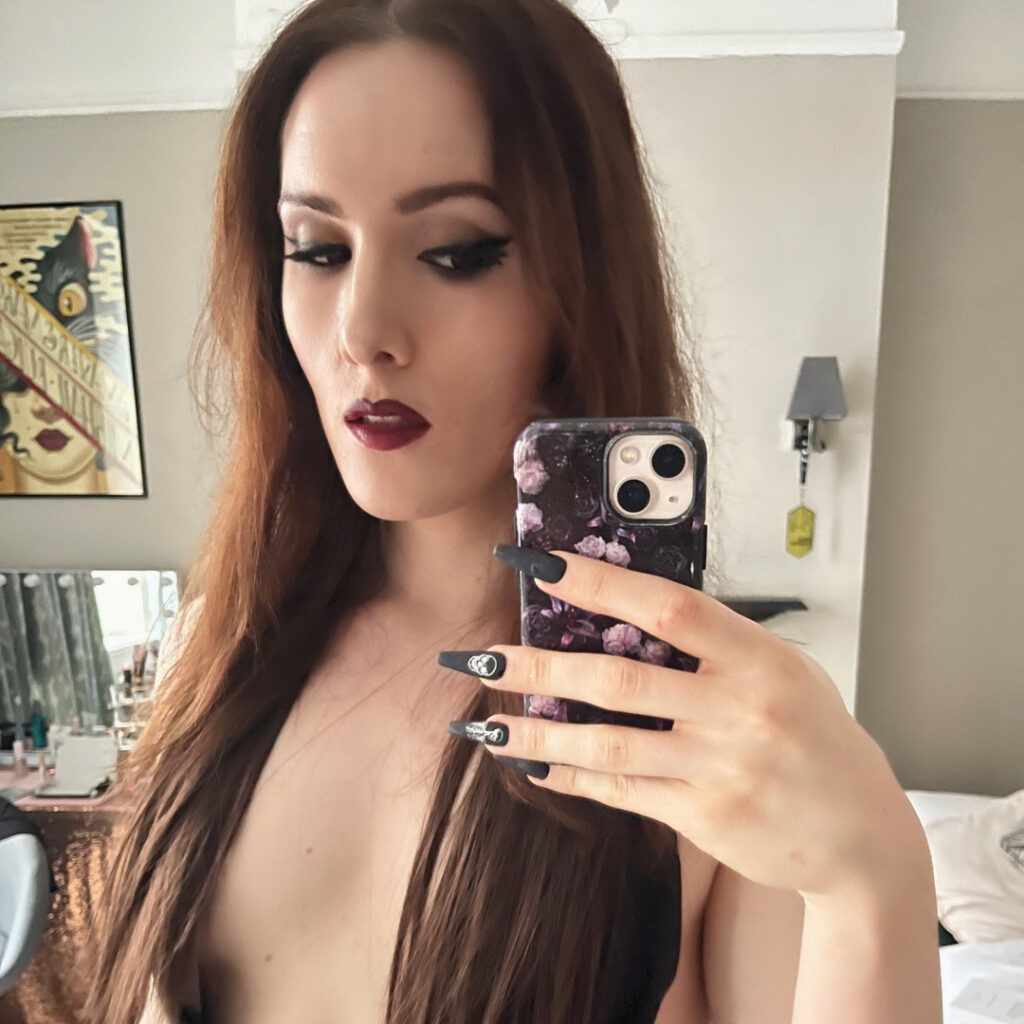 Trans – Youtube – Abigail Thorn/ Philosophy tube – Nude Leaks