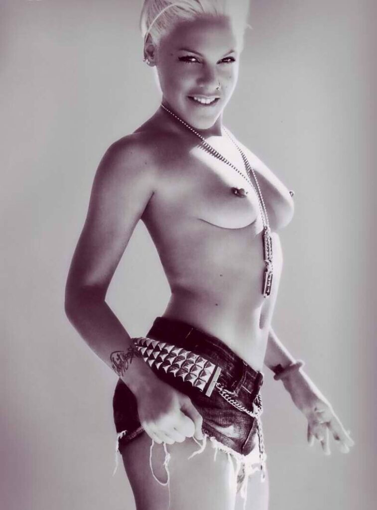 Celeb – Alecia Beth Moore (Pink , The Singer) – Nude