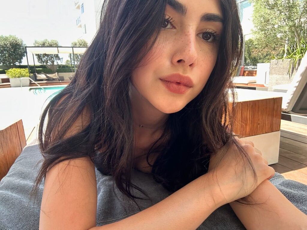 Instagram – Alexa Mansour – Nude