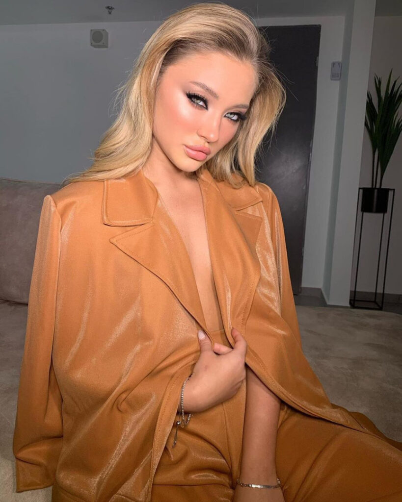 Instagram – Alexandra Cohen – Nude