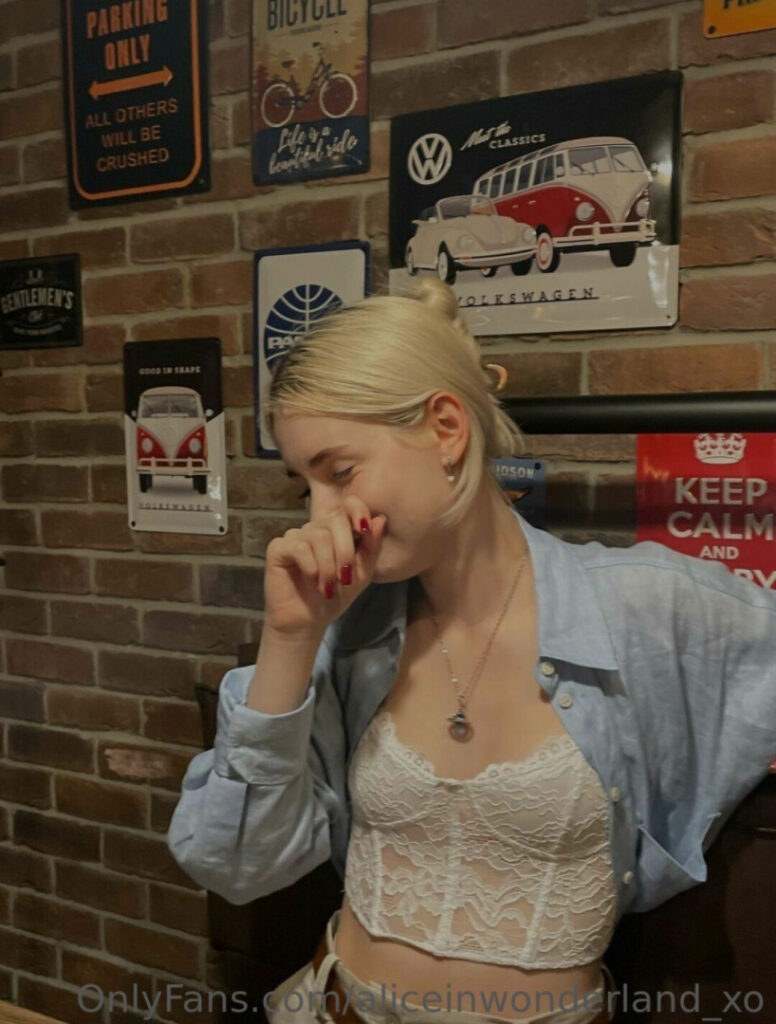 aliceinwonderland_xo – Nude