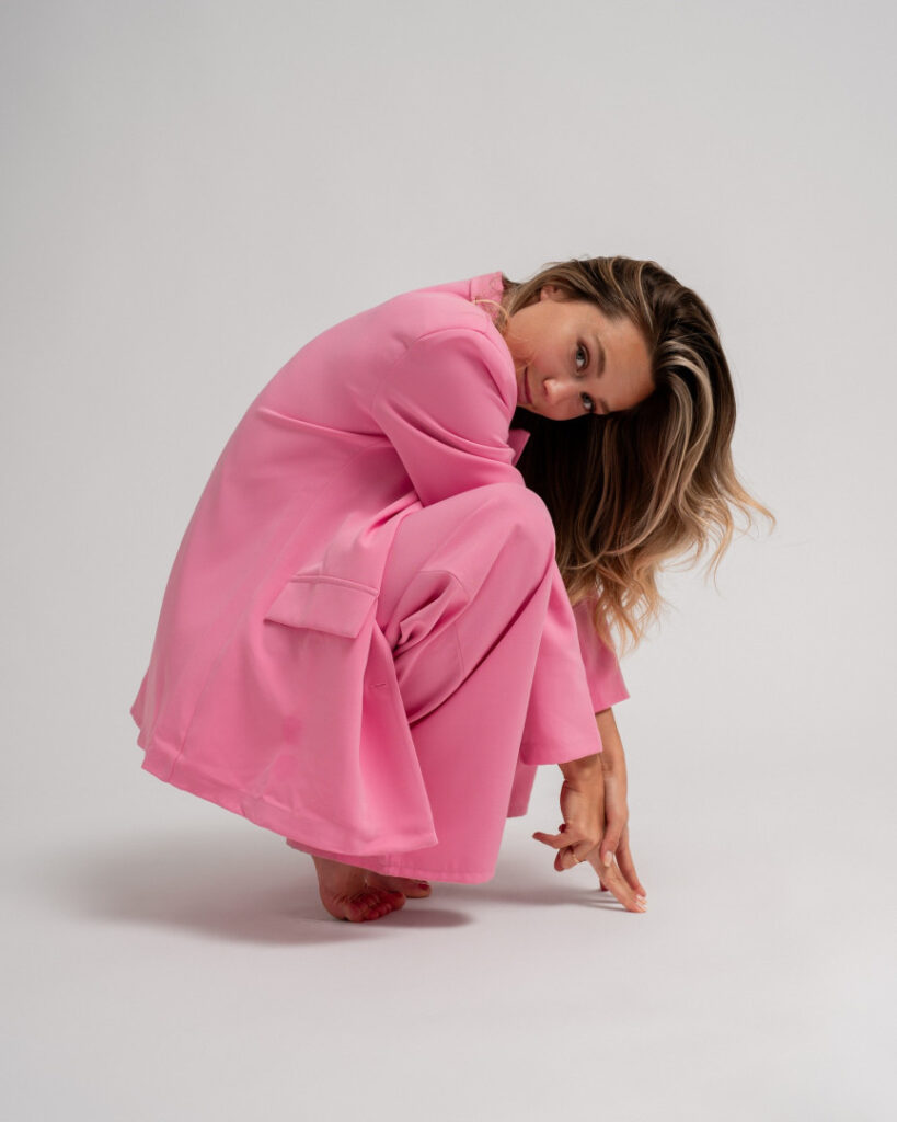 Instagram – Alison Cossenet – Nude