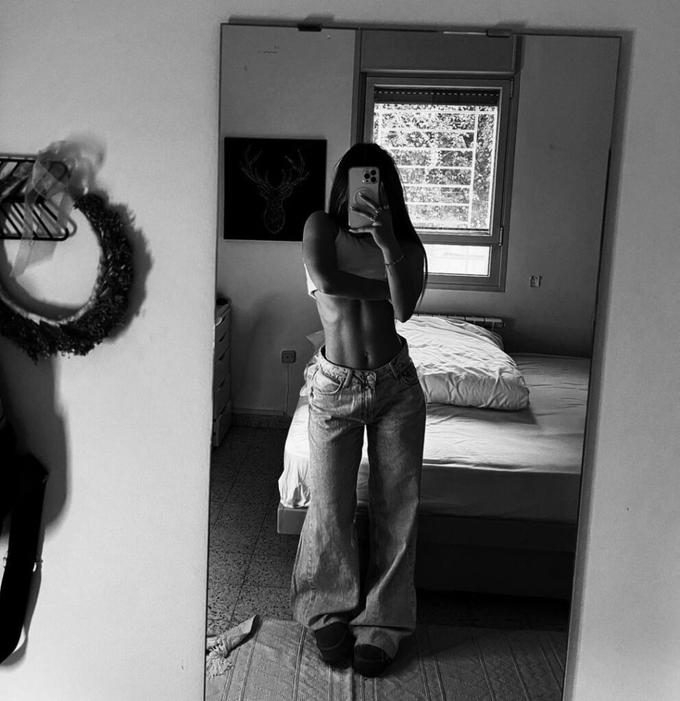 Instagram – Aluma Dahuki – Nude