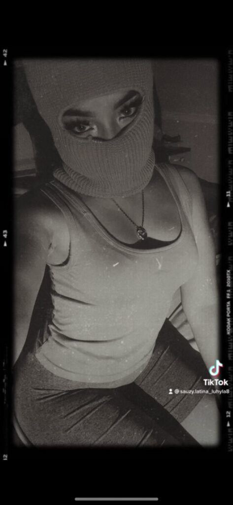 TikTok – Instagram – Fanfix – Alys2hot4u – Nude Leaks