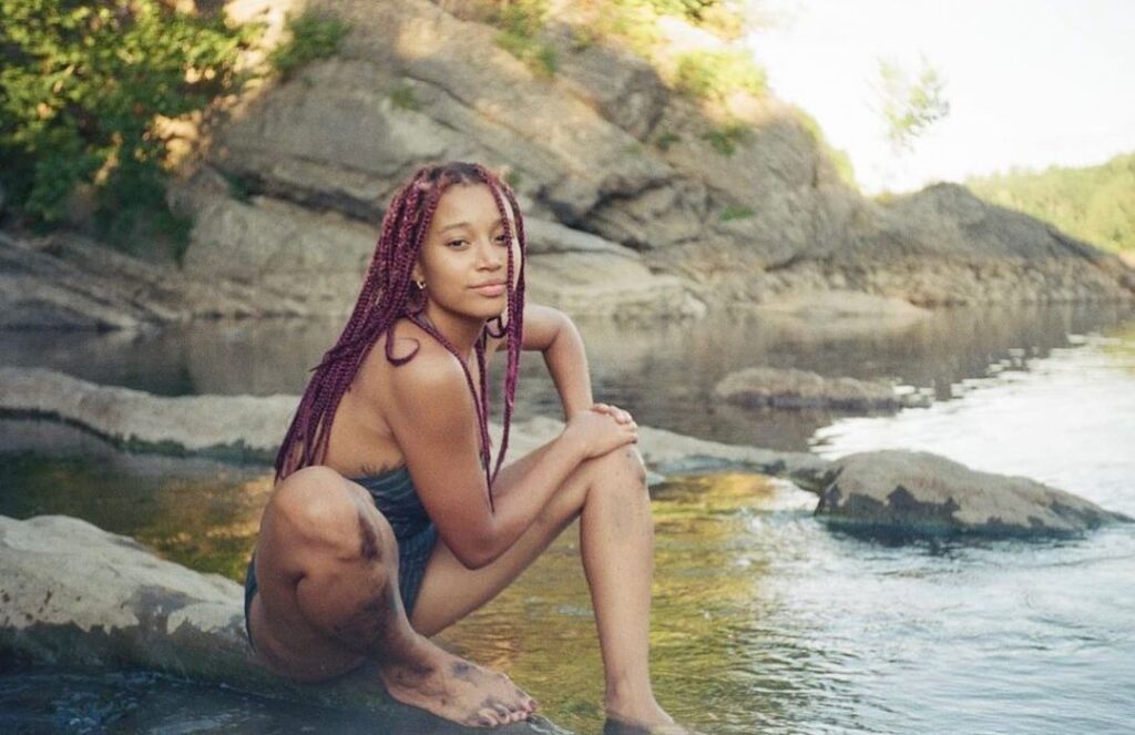 Celeb – Ebony – Amandla Stenberg – Nude