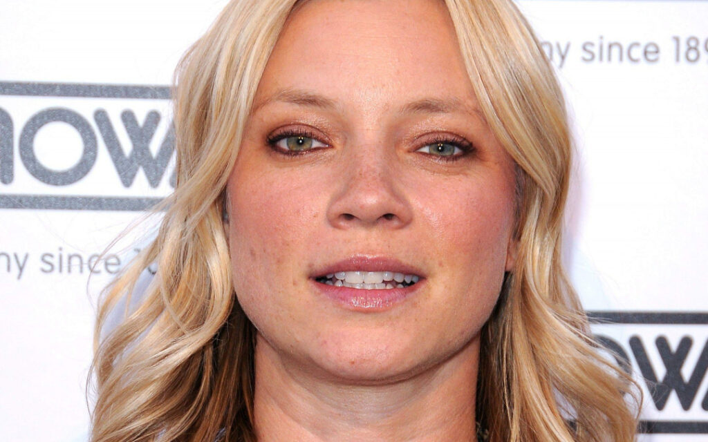 Celeb – Amy Lysle Smart – Nude