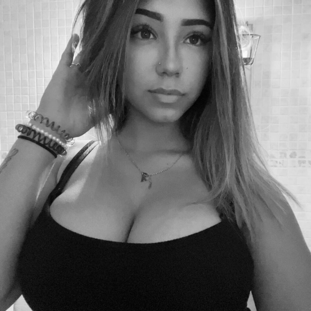 TikTok – Instagram – Latina – Anais Molina Aroca / _anaismolina_ / AnaisMolina / mooliiinaaa_ – Nude Leaks