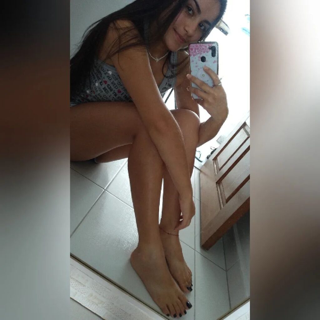 Brazil – OnlyFans – Feet – Andressa Castro – Nude Leaks