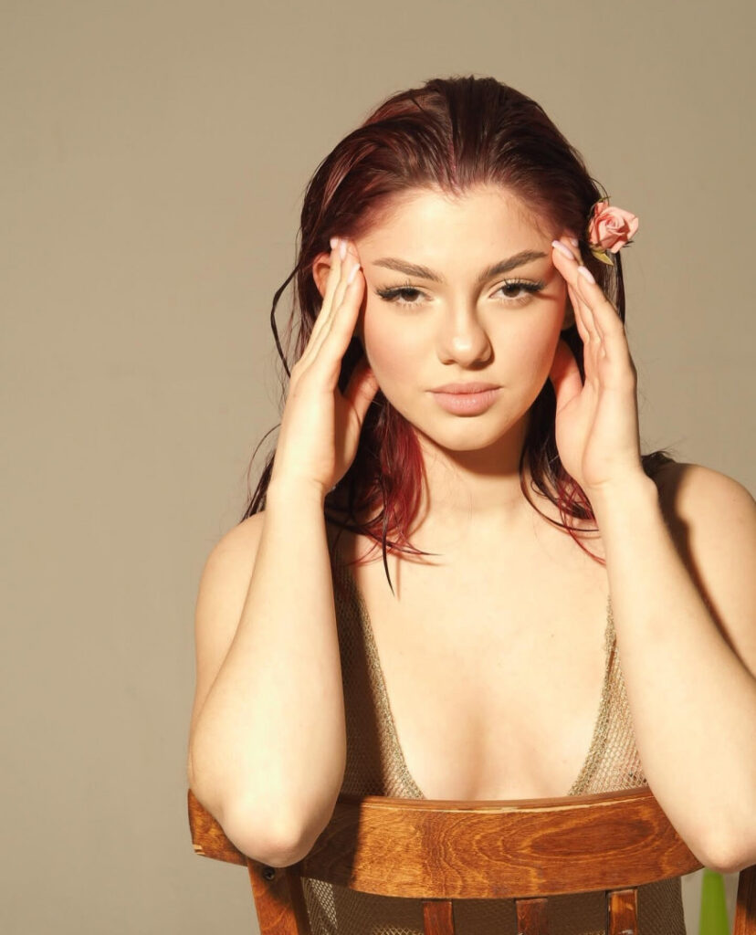 Instagram – Ange Kayumova – Nude