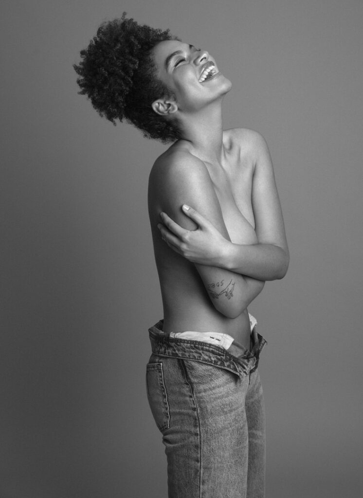 Instagram – Ebony – Ange-Sophie Reich – Nude