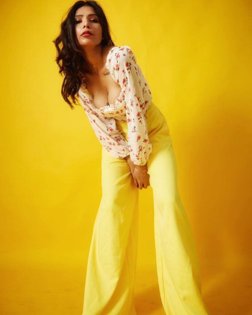 Instagram – Annie Sharma aka bossgirlanniee – Nude