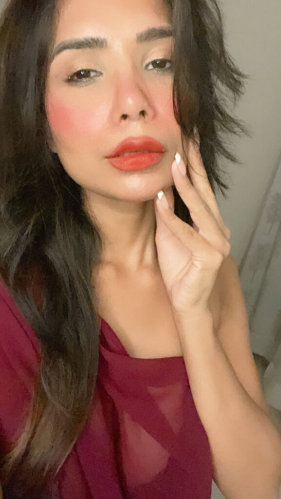 Instagram – Annie Sharma aka bossgirlanniee – Nude