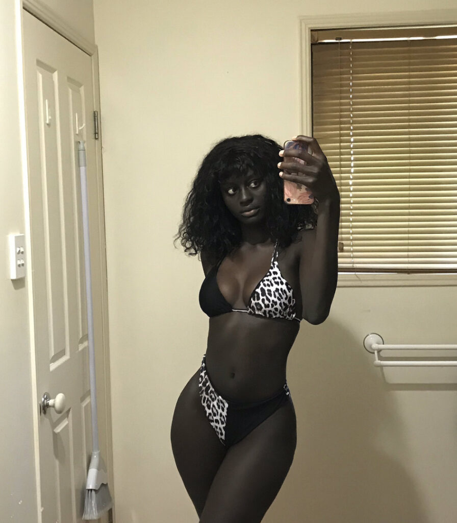 Anyang Deng – Nude