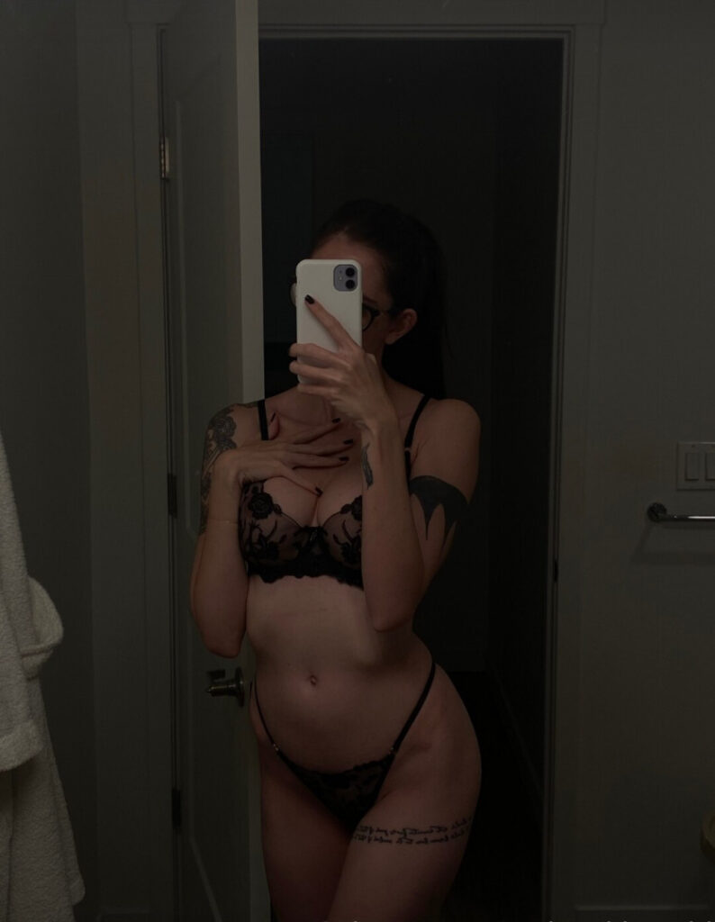 OnlyFans – Instagram – Ashley Lunt (gothgoddessgirl) – Nude