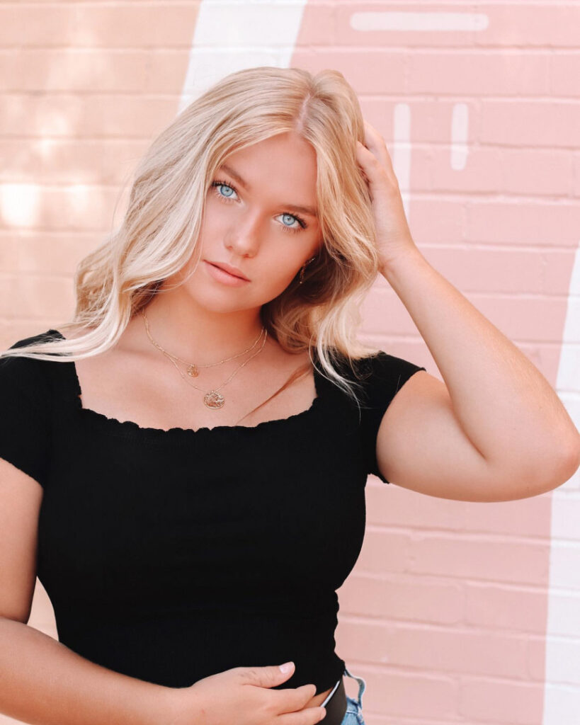 Instagram – Autumn Krisher autumnkrisher – Nude