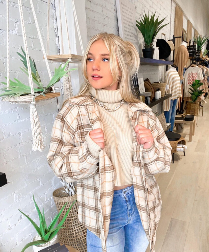 Instagram – Autumn Krisher autumnkrisher – Nude