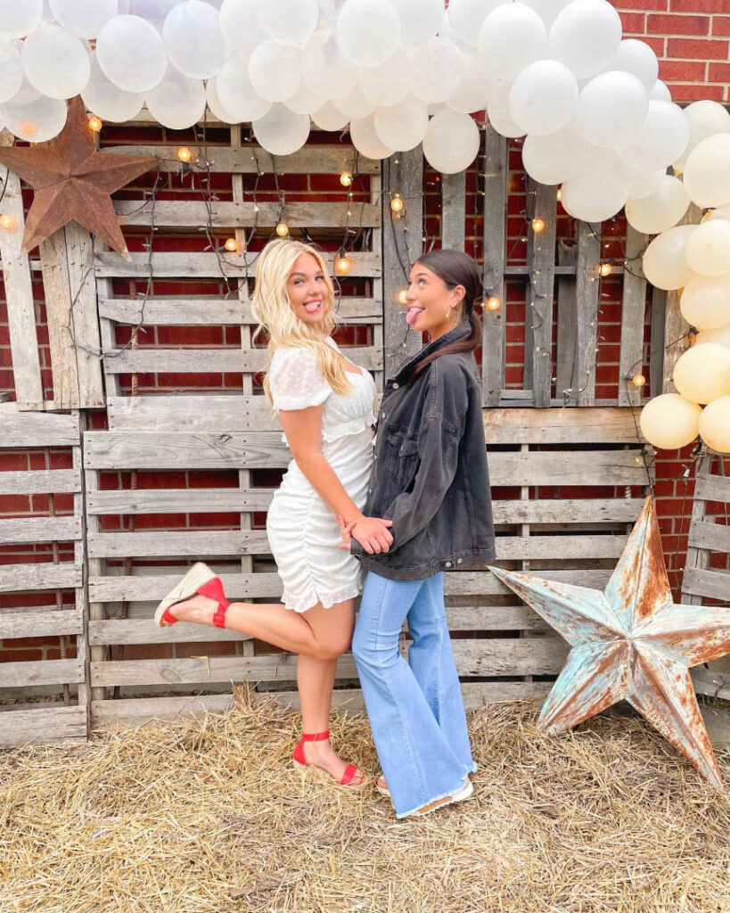 Instagram – Autumn Krisher autumnkrisher – Nude