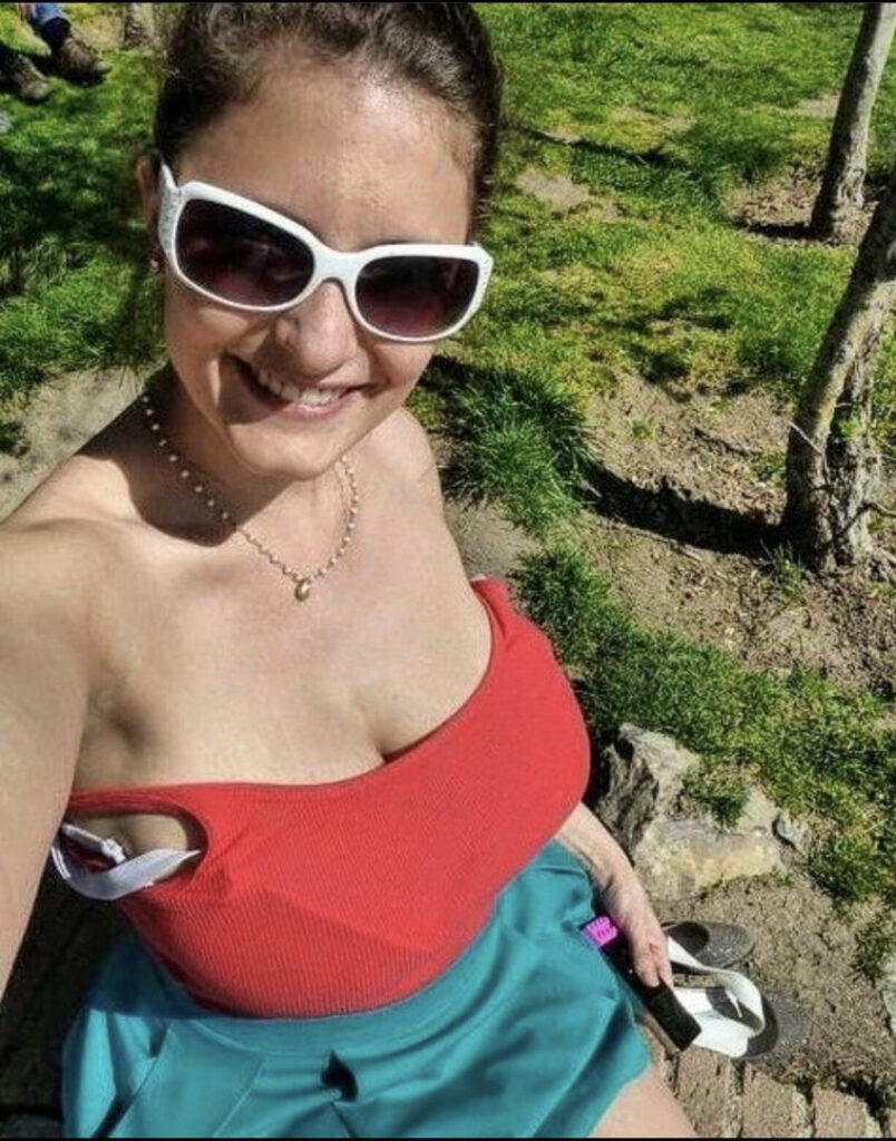 Instagram – Avery Millah – Nude