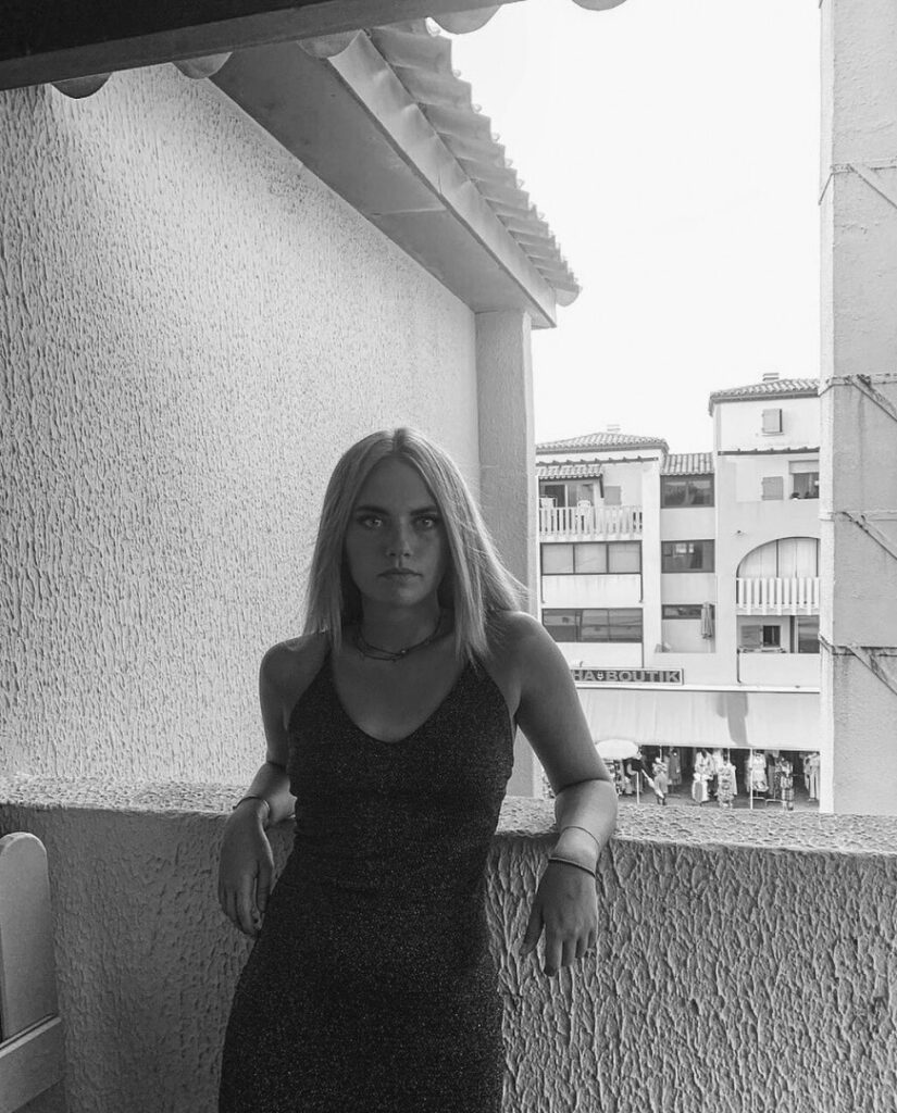 TikTok – Petite – Teen – Axelle Maga – Nude