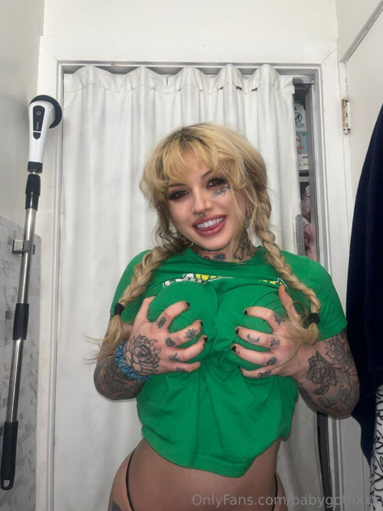 OnlyFans – babygothxxx – Nude