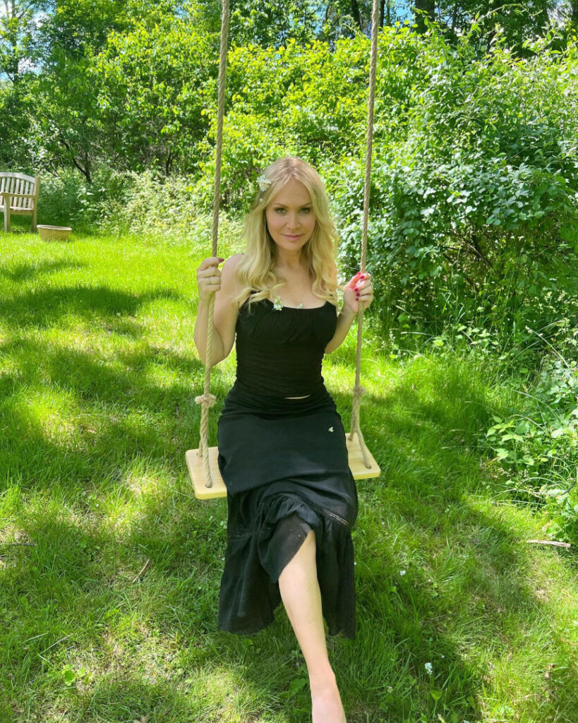 Celeb – Barbara alyn woods – Nude