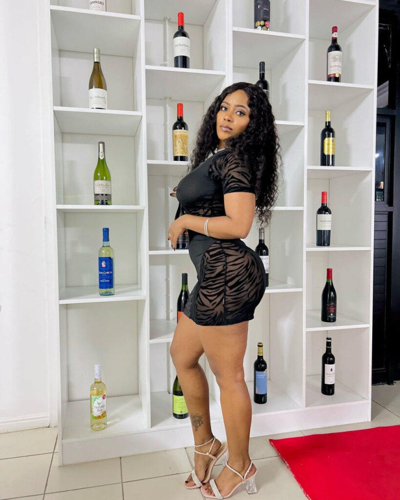 Instagram – T H I C C – Ebony – Bella Batista – Nude