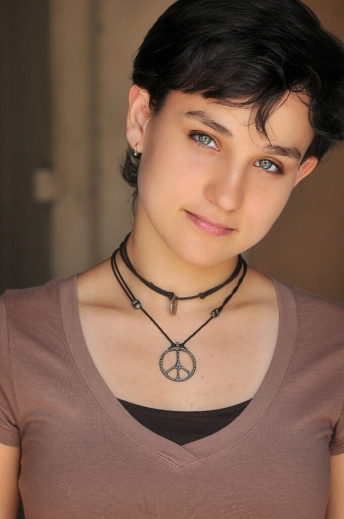 Celeb – Bex Taylor-Klaus – Nude