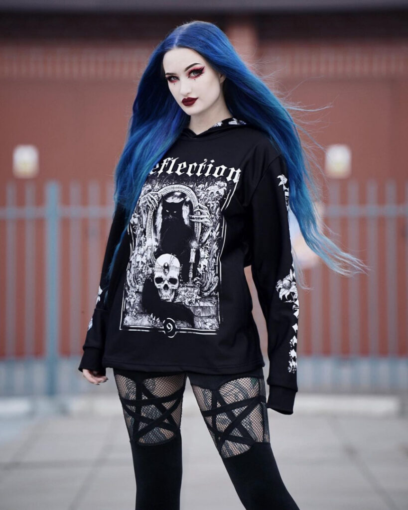 Instagram – BlueAstrid – Nude