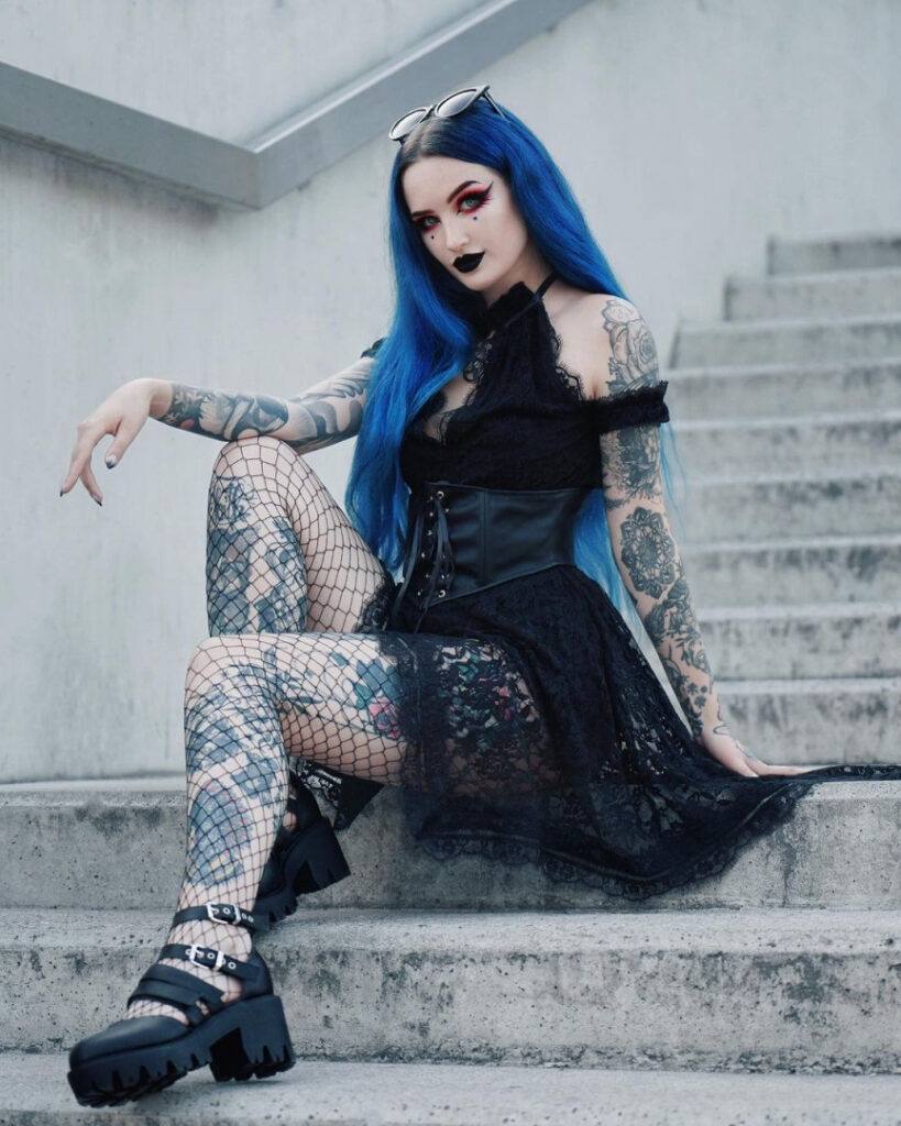 Instagram – BlueAstrid – Nude