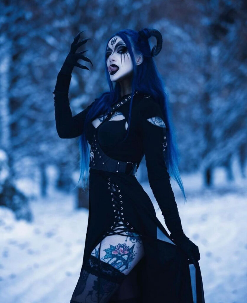 Instagram – BlueAstrid – Nude