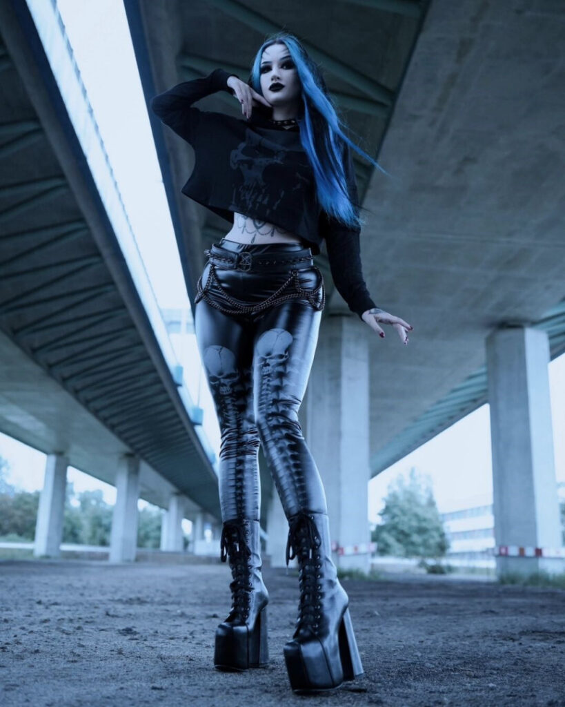 Instagram – BlueAstrid – Nude