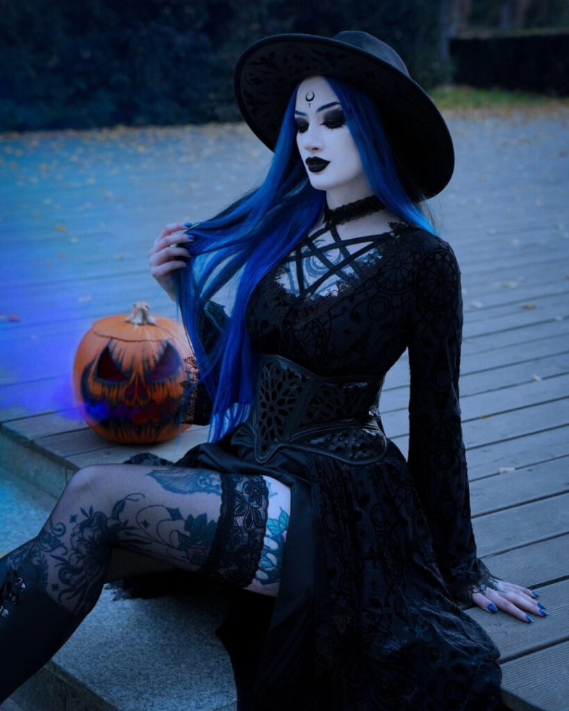 Instagram – BlueAstrid – Nude