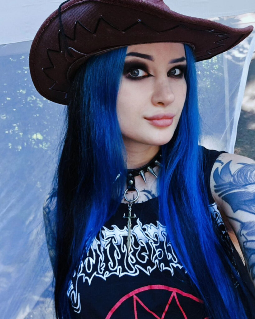 Instagram – BlueAstrid – Nude